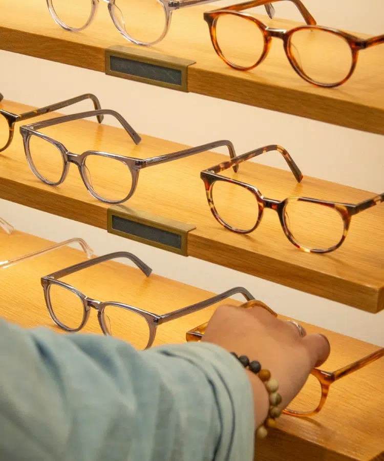 Luxury eyes | lunettes-sur-mesure-visage-client-Bruxelles